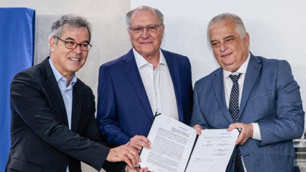 ninguem-sente-falta-do-posto-ipiranga-diz-presidente-da-apex-ao-lado-de-alckmin-e-franca-viana-anunciou-investimentos-para-exportacoes-foto-apexbrasil-tvt-news