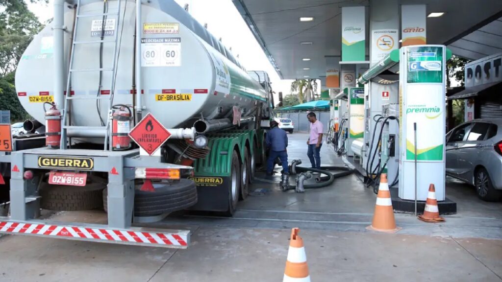 precos-do-etanol-e-gasolina-caem-em-outubro-no-sudeste-foto-ebc-tvt-news