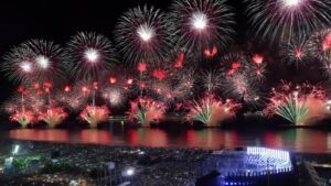 Poucas horas antes da virada do ano, a praia de Copacabana já respira expectativa Foto: EBC
