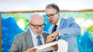 mec-anuncia-5-mil-vagas-em-cursos-de-inovacao-no-proximo-enem-laboratorio-de-engenharia-e-software-no-itaipu-parquetec-sao-5-mil-novas-vagas-via-enem-em-universidades-e-institutos-federais-nas-areas-de-ciencia-tecnologia-engenharia-e-matematica-foto-tania-rego-agencia-brasil-tvt-news