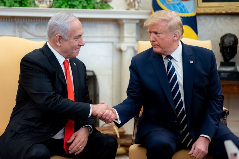 gaza-trump-quer-limpeza-etnica-o-presidente-trump-se-reune-com-o-primeiro-ministro-israelense-benjamin-netanyahu-em-2020-foto-white-house-tvt-news