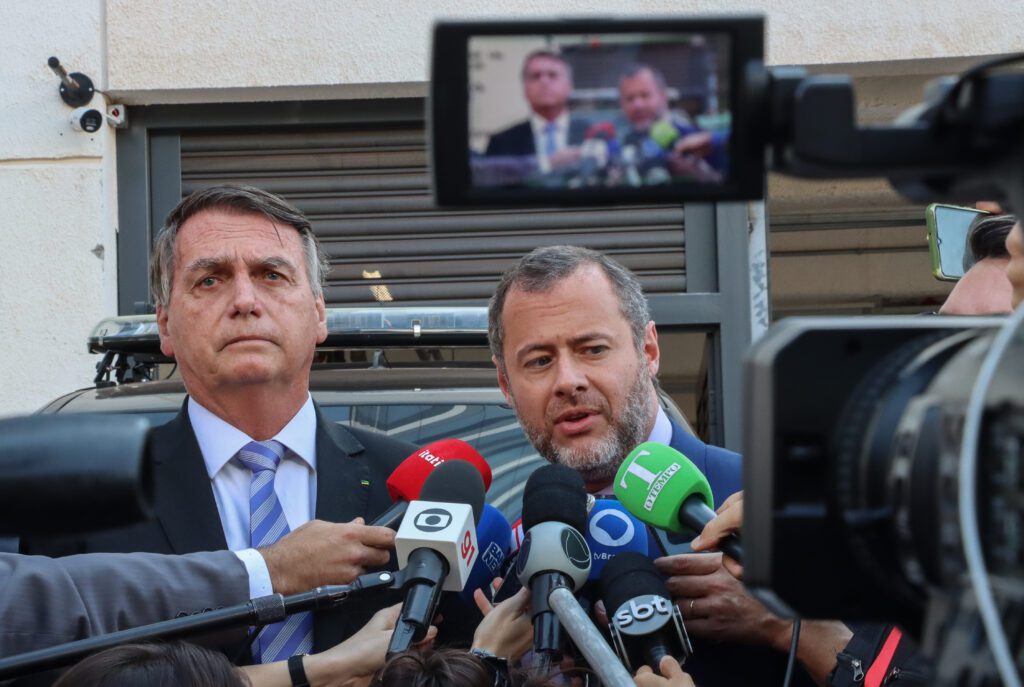 o-ex-presidente-jair-bolsonaro-fala-com-jornalistas-na-sede-da-policia-federal-em-brasilia-foto-valter-campanato-agencia-brasil-tvt-news