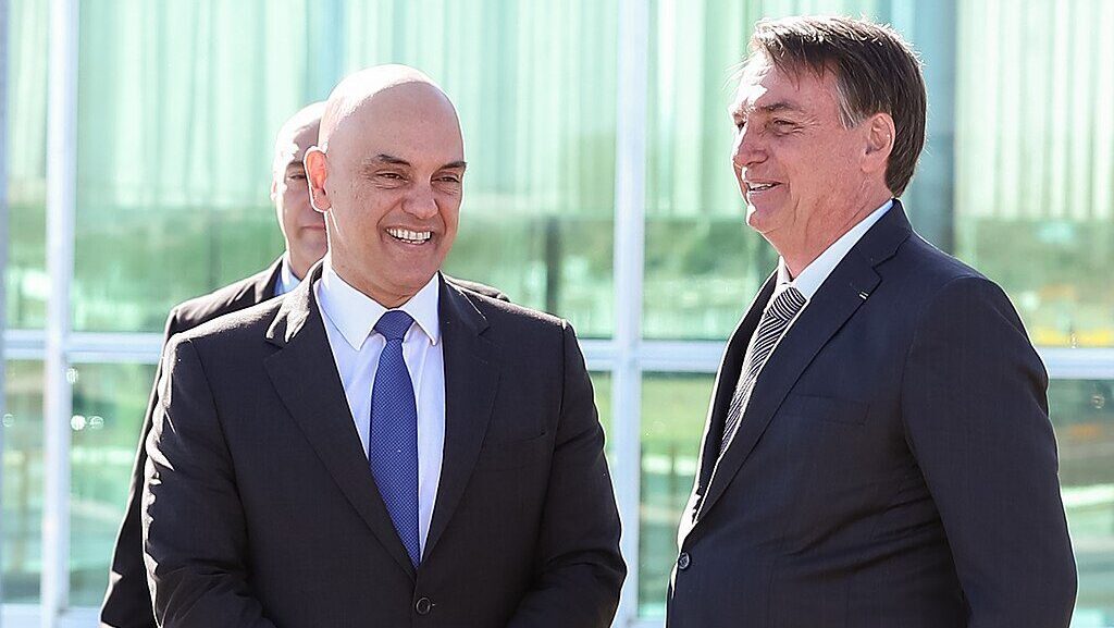 saiba-como-sera-o-passo-a-passo-do-julgamento-que-pode-tornar-bolsonaro-reu-o-ministro-alexandre-de-moraes-se-encontra-com-bolsonaro-em-2019-o-ministro-esta-na-primeira-turma-que-comeca-a-decider-se-bolsonaro-sera-reu-por-tentativa-de-golpe-de-estado-foto-marcos-correa-pr-tvt-news