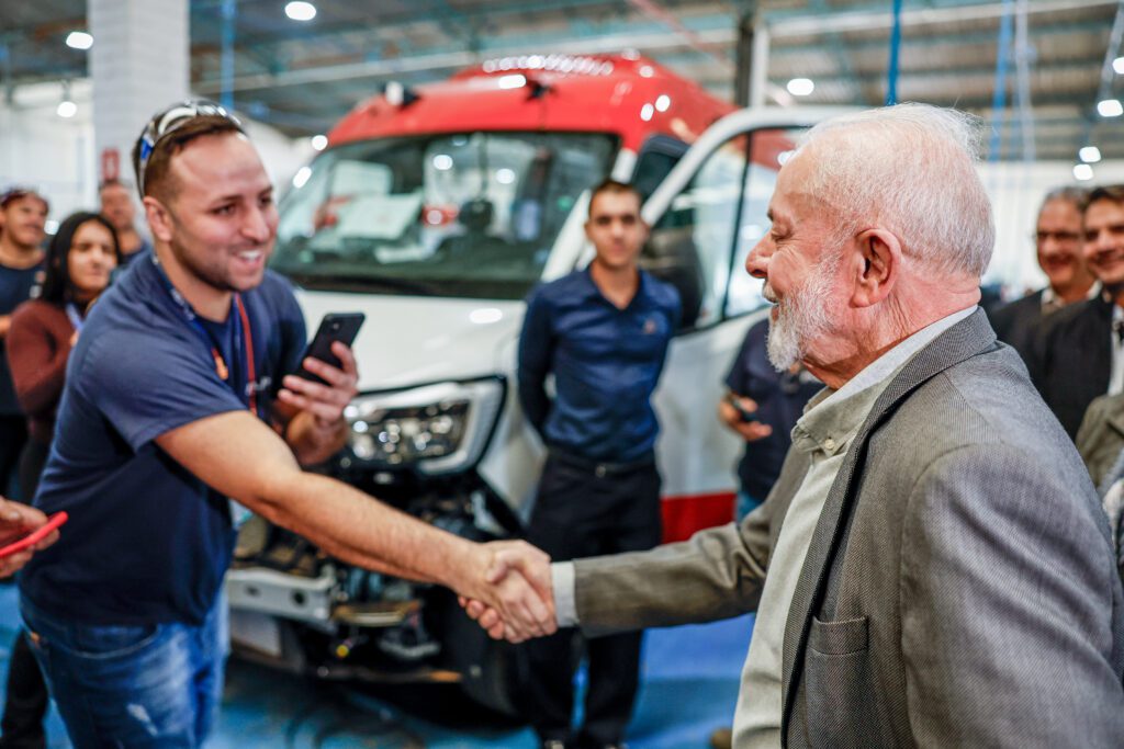 presidente-lula-durante-visita-a-unidade-de-adaptacao-de-ambulancias-do-samu-em-salto-na-flash-engenharia-foto-ricardo-stuckert-pr-tvt-news