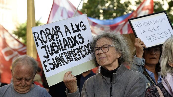 aposentados-da-argentina-fazem-manifestacao-hoje-organizacoes-sociais-e-sindicatos-se-juntam-aos-aposentados-para-manifestacao-em-buenos-aires-foto-andres-macera-pagina-12-argentina-tvt-news