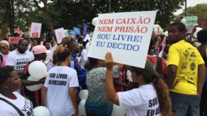 aborto-em-casos-de-stealthing-se-torna-legal-pela-justica-de-sp-uma-luta-de-todas-e-todos-manifestacao-contra-a-criminalizacao-do-aborto-luanda-angola-18-de-marco-de-2017-na-sequencia-de-uma-proposta-de-revisao-do-codigo-civil-angolano-foto-anita-braga-wikimedia-commons-tvt-news