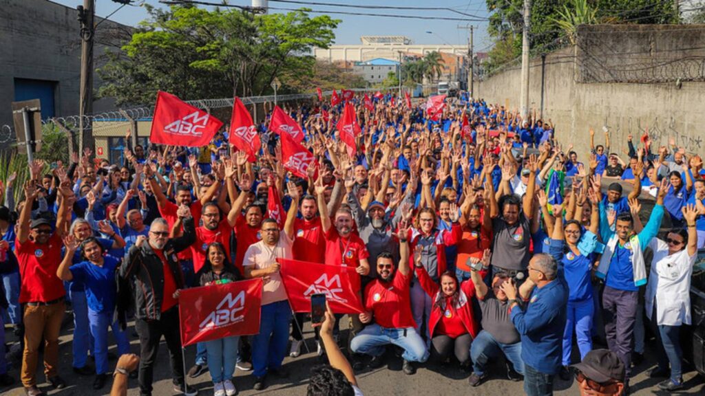 metalurgicos-do-abc-fazem-ato-em-defesa-das-pautas-da-classe-trabalhadora-nesta-sexta-e-a-primeira-de-tantas-outras-que-forem-necessarias-disse-moises-foto-adonis-guerra-smabc-tvt-news