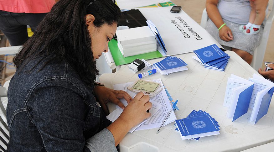 apesar-da-alta-do-desemprego-o-numero-de-empregados-com-carteira-assinada-no-pais-bateu-novo-recorde-chegando-a-39-6-milhoes-foto-denio-simoes-agencia-brasilia-tvt-news