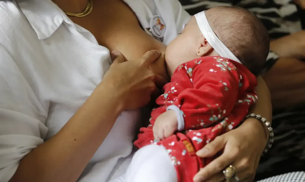 maes-vacinadas-contra-covid-protegem-bebes-com-aleitamento-maes-vacinadas-contra-covid-19-protegem-bebes-com-leite-materno-foto-fernando-frazao-agencia-brasil-tvt-news