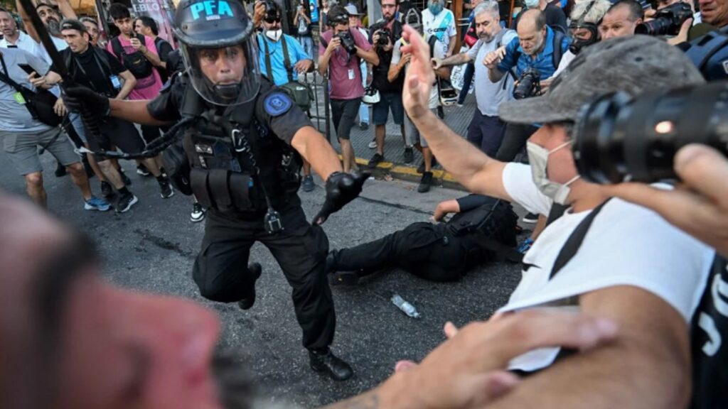 milei-justifica-violencia-aposentados-foto-reproducao-tvt-news