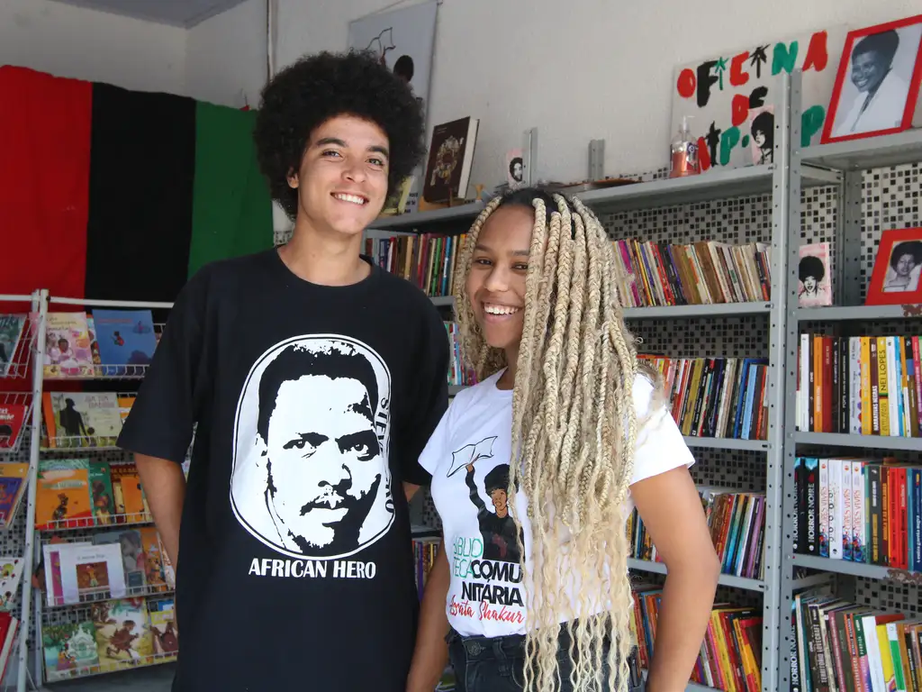 dia-do-bibliotecario-profissao-esta-na-lista-das-que-mais-crescem-no-brasil-biblioteca-comunitaria-assata-shakur-idealizada-por-tatiane-ribeiro-e-kairu-kijani-na-vila-formosa-zona-leste-de-sao-paulo-foto-rovena-rosa-agencia-brasil-tvt-news