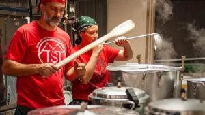 TVTNews 25 cozinhas-solidarias-serao-homenageadas-na-alesp-em-fevereiro-foram-entregues-mais-de-200-mil-marmitas-pelas-cozinhas-solidarias-foto-mtst-reproducao-tvt-news