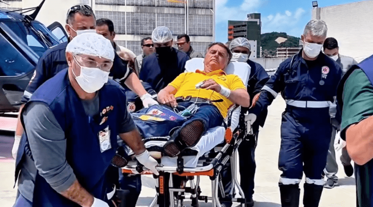 bolsonaro-internado-stf-publica-decisao-que-o-tornou-reu-por-golpe-imagem-mostra-bolsonaro-chegando-em-hospital-com-o-helicoptero-do-governo-estadual-foto-sesedrn-reproducao-tvt-news