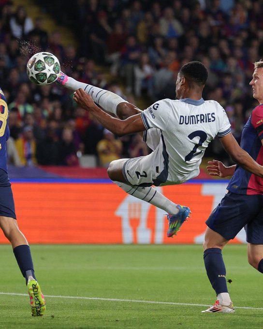 Champions League: Barcelona e Inter de Milão empatam em primeiro jogo da semifinal 1 Denzel–Dumfries–marcou–dois–gols–para–a–Inter–de–Milão.–CHAMPIONS-Foto:–UCL/X-TVT-NEWS
