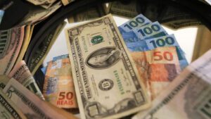 TVTNews 23 google-reexibe-conversor-de-real-para-dolar-e-outras-moedas-apos-quatro-meses-painel-do-conversor-do-real-para-outras-moedas-voltou-a-ser-reexibido-apos-erros-da-google-em-dezembro-fernanda-carvalho-fotos-publicas-tvt-news