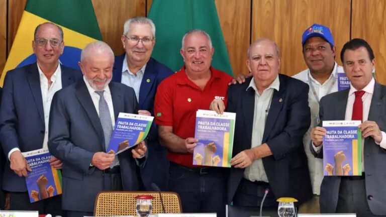 lula-recebe-centrais-sindicais-apos-marcha-nacional-da-classe-trabalhadora-presidente-lula-durante-encontro-com-dirigentes-das-centrais-sindicais-realizado-no-palacio-do-planalto-foto-valter-campanato-agencia-brasil-tvt-news