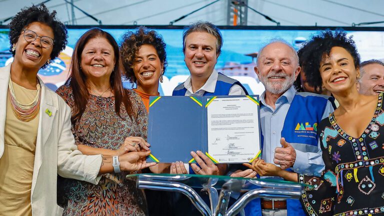 lula-inaugura-campus-da-uff-em-campos-dos-goytacazes-presidente-lula-e-o-ministro-da-educacao-camilo-santana-durante-cerimonia-de-inauguracao-do-novo-campus-da-uff-ricardo-stuckert-pr-tvt-news