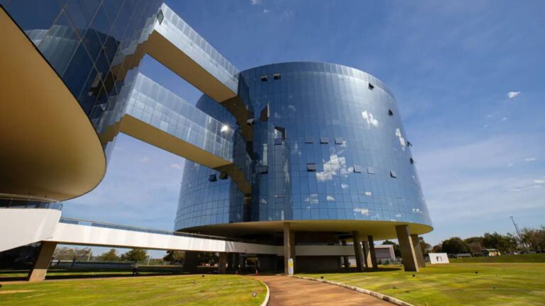 mpf-questiona-veto-a-terapia-hormonal-para-criancas-e-adolescentes--familiares-de-criancas-com-variabilidade-de-genero-ou-adolescentes-trans-estao-preocupados--tvt-news