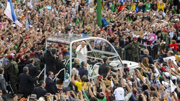 visita-do-papa-ao-brasil-reuniu-3-7-milhoes-no-rio-em-2013-em-2007-bergoglio-esteve-em-aparecida-foto-tania-rego-abr-tvt-news