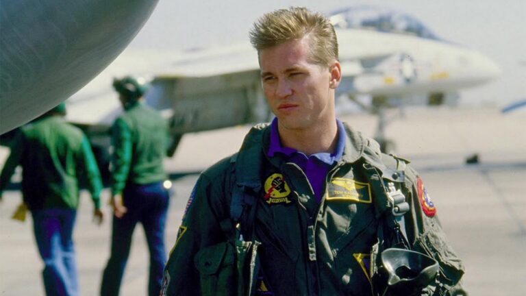 val-kilmer-ator-de-batman-e-top-gun-morre-aos-65-anos-val-kilmer-atuou-nos-dois-filmes-de-top-gun-no-primeiro-ele-era-o-grande-rival-de-tom-cruise-foto-valkilmerofficial-reproducao-tvt-news