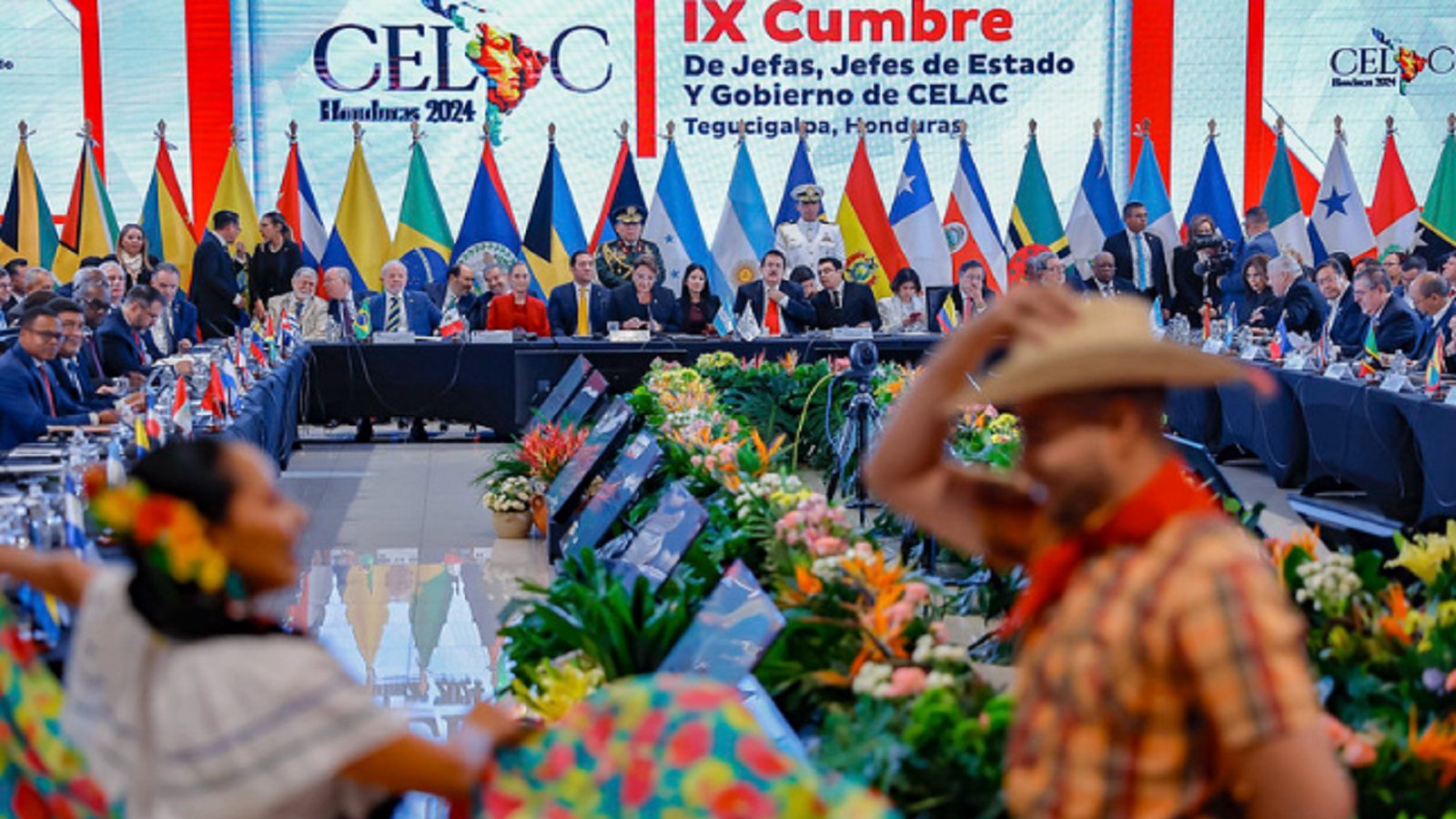 Celac: Milei discorda de defesa da soberania das nações