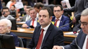 deputado-glauber-braga-tera-mandato-cassado-ele-faz-greve-glauber-braga-acompanhou-a-sessao-e-dormiu-no-chao-da-camara-em-protesto-foto-kayo-magalhaes-camara-dos-deputados-tvt-news