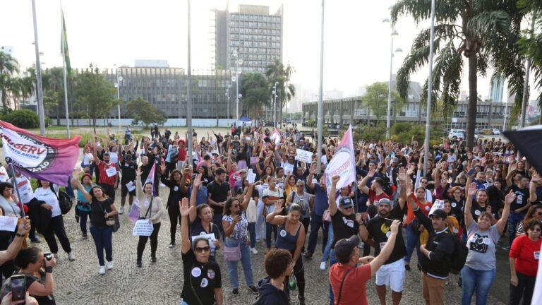 servidores-de-santo-andre-seguem-negociando-reajuste-salarial-servidores-de-santo-andre-votaram-pela-continuidade-da-negociacao-em-prol-de-melhores-salarios-foto-valdir-lopes-reproducao-tvt-news