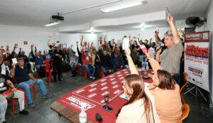 TVTNews 23 trabalhadores-de-santo-andre-fazem-paralisacao-pedindo-reajuste-salarial-assembleia-aprovou-paralisacao-dos-trabalhadores-publicos-de-santo-andre-foto-dino-santos-reproducao-tvt-news