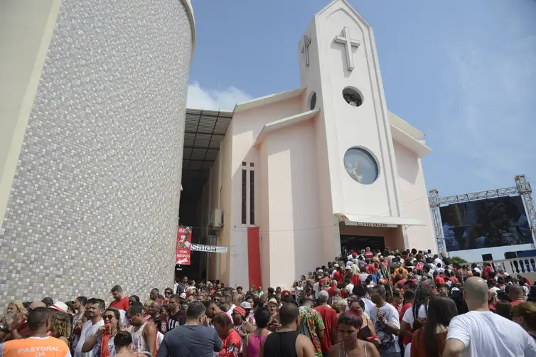 São Jorge: o santo guerreiro celebrado em 23 de abril 4 Fiéis - lotam - a - Igreja - de - São - Jorge, - em - Quintino, - na - zona - norte - do - Rio - de - Janeiro, - em - comemoração - ao - dia - do - santo. - Foto - de - arquivo: - Tomaz - Silva/Agência - Brasil.-tvt-news