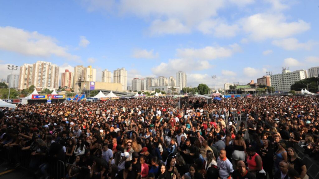 Sindicatos do ABC arrecadam 140 toneladas de alimentos no 1º de Maio 1 sindicatos-do-abc-arrecadam-140-toneladas-de-alimentos-no-1o-de-maio-evento-reuniu-mais-de-70-mil-pessoas-foto-roberto-parizotti-tvt-news