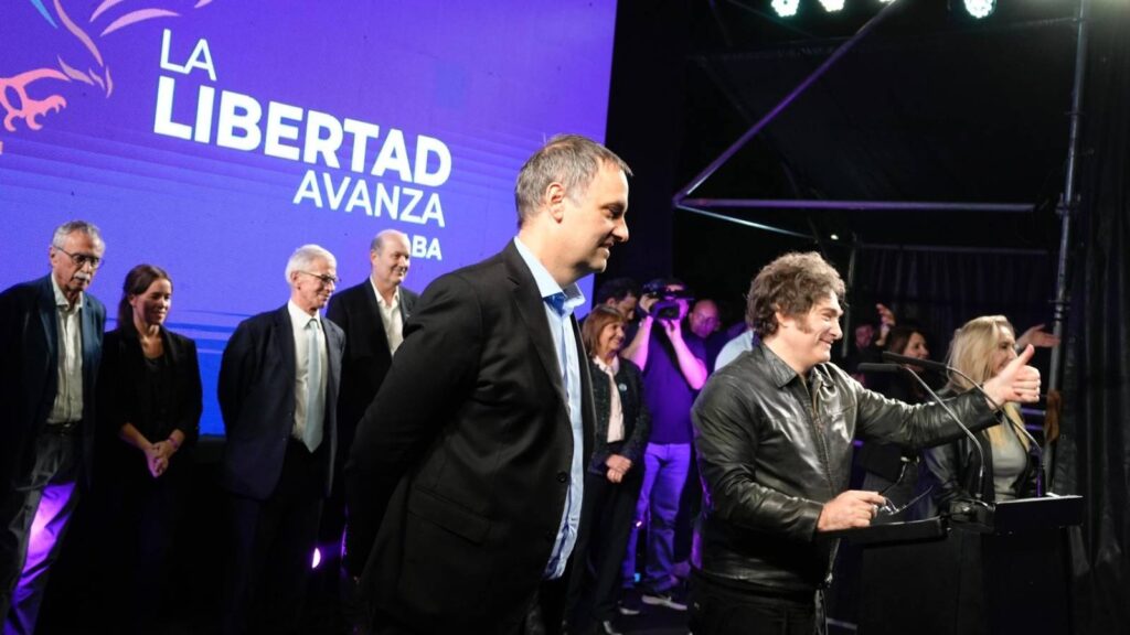 partido-de-milei-vence-em-buenos-aires-e-impoe-derrota-historica-ao-pro-adorni-celebrou-a-vitoria-como-um-triunfo-da-liberdade-foto-divulgacao-lla-tvt-news