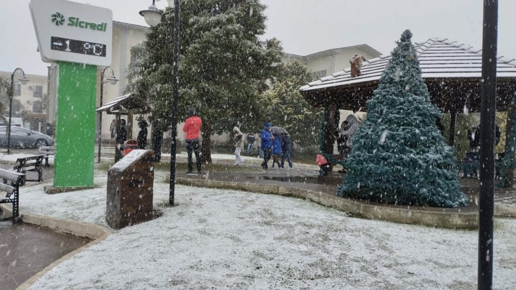 cidades-santa-catarina-rio-grande-do-sul-amanhecem-neve-frio-sao-jose-dos-ausentes-nilson-wilff-metsul-tvt-news