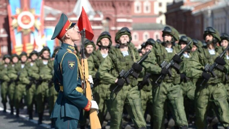 80-anos-do-dia-da-vitoria-e-os-simbolos-em-disputa-presenca-de-lideres-internacionais-contesta-isolamento-de-putin-foto-kremlin-ru-tvt-news