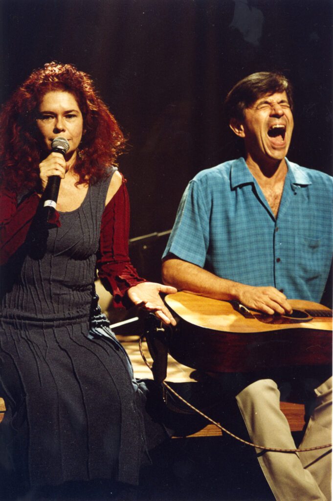 Ocupação Palavra Cantada relembra a música infantil da dupla em exposição no Itaú Cultural 1 show-canções-brasil-ocorrido-2001-arnaldo-torres-acervo-palavra-cantada-tvt-news
