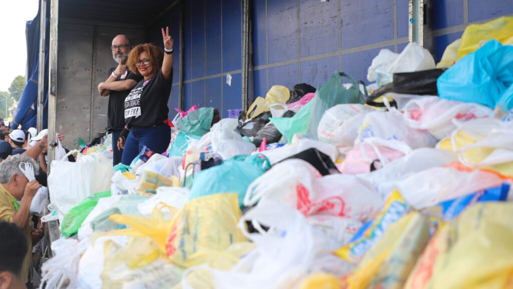 sindicatos-do-abc-arrecadam-140-toneladas-de-alimentos-no-1o-de-maio-evento-reuniu-mais-de-70-mil-pessoas-foto-roberto-parizotti-tvt-news