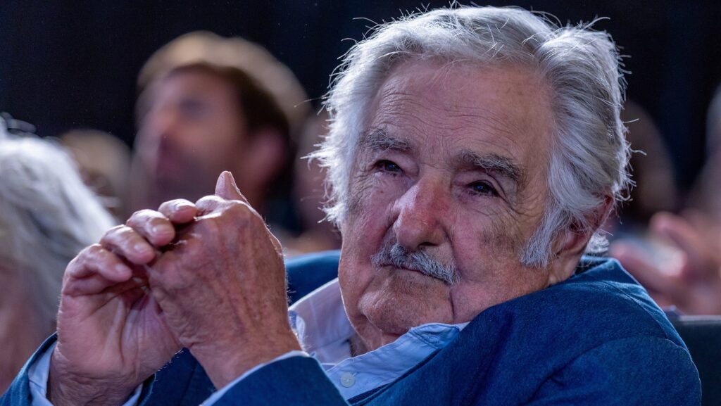 Pepe Mujica: testemunho da militância libertária 2 pepe-mujica-jose-alberto-pepe-mujica-cordano-e-um-politico-da-esquerda-da-america-latina-e-agricultor-uruguaio-foi-presidente-do-uruguai-entre-2010-e-2015-apos-deixar-a-presidencia-foi-senador-de-marco-de-2015-ate-agosto-de-2018-foto-wikimedia-commons-tvt-news