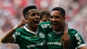 O–jogador–Vitor–Roque–da–SE–Palmeiras–comemora–seu–gol–contra–a–equipe–do–CR–Vasco–da–Gama–durante–partida–válida–pela–sétima–rodada–do–Campeonato–Brasileiro–Série–A–no–Estádio–Mané–Garrincha.–(Foto:–Cesar–Greco/Palmeiras/by–Canon)-tvt-news