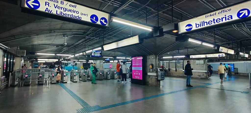 Metrô SP: metroviários não farão greve dia 27/5 1 metro-sp-metroviarios-nao-farao-greve-dia-27-5-metroviarios-aceitaram-proposta-de-reajuste-salarial-e-greve-foi-suspensa-foto-wikimedia-commons-tvt-news
