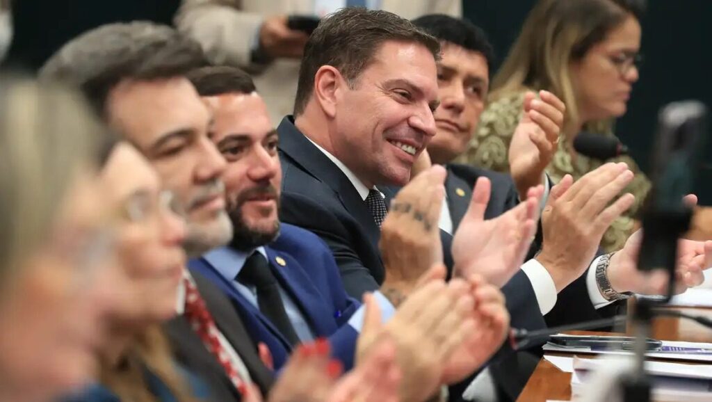 golpe-camara-suspende-acao-penal-contra-ramagem-o-texto-incluiu-o-ex-presidente-jair-bolsonaro-ex-ministros-e-militares-como-beneficiados-foto-lula-marques-agencia-brasil