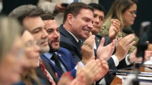 golpe-camara-suspende-acao-penal-contra-ramagem-o-texto-incluiu-o-ex-presidente-jair-bolsonaro-ex-ministros-e-militares-como-beneficiados-foto-lula-marques-agencia-brasil