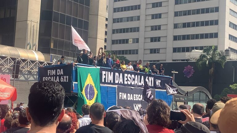 escala-6x1-trabalhadores-exigem-vida-alem-do-trabalho-deputada-erika-hilton-discursa-durante-ato-na-paulista-pelo-fim-da-escala-6x1-foto-vitoria-machado-tvt-news-tvt-news