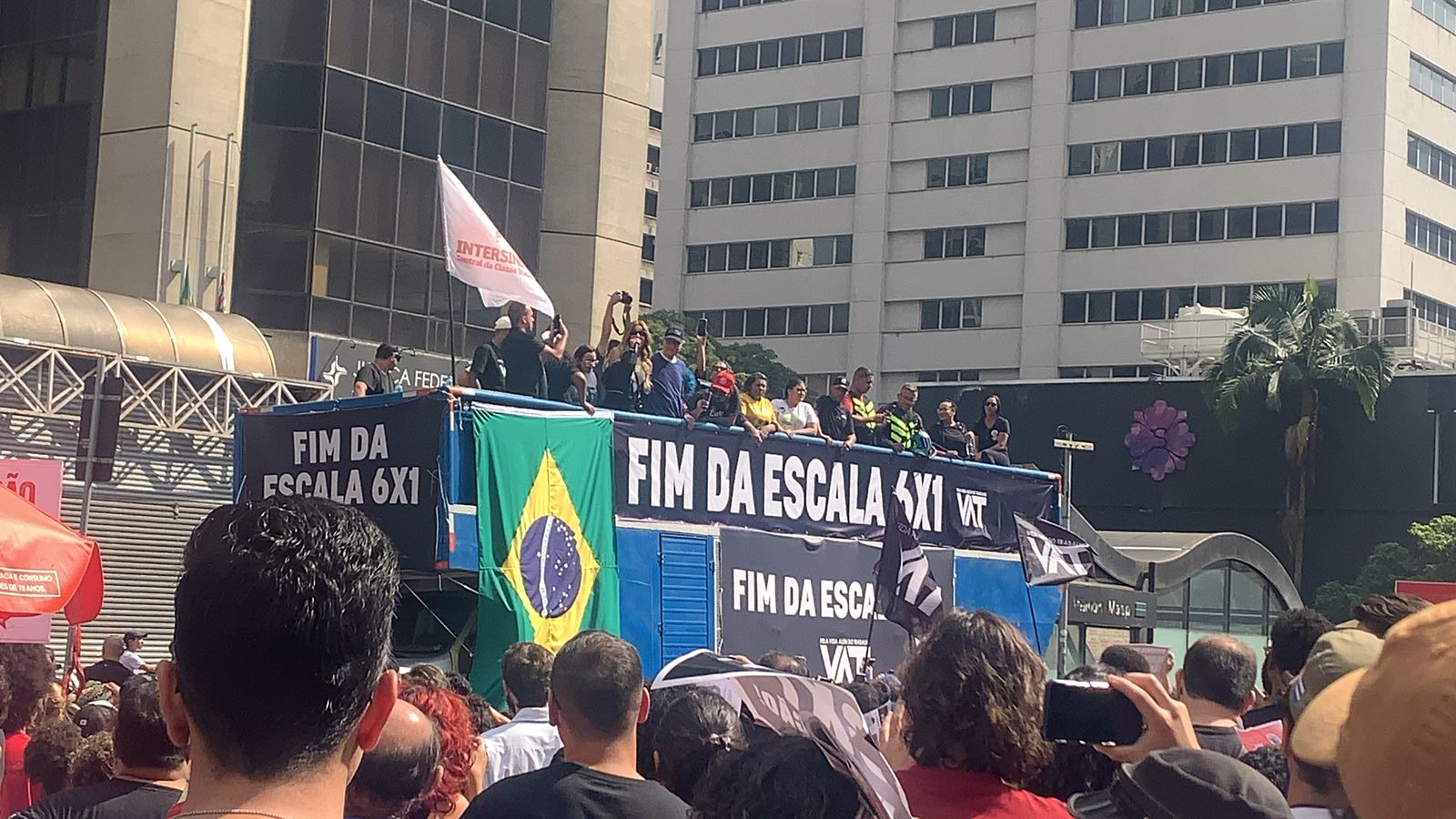 trabalhadores exigem vida além do trabalho