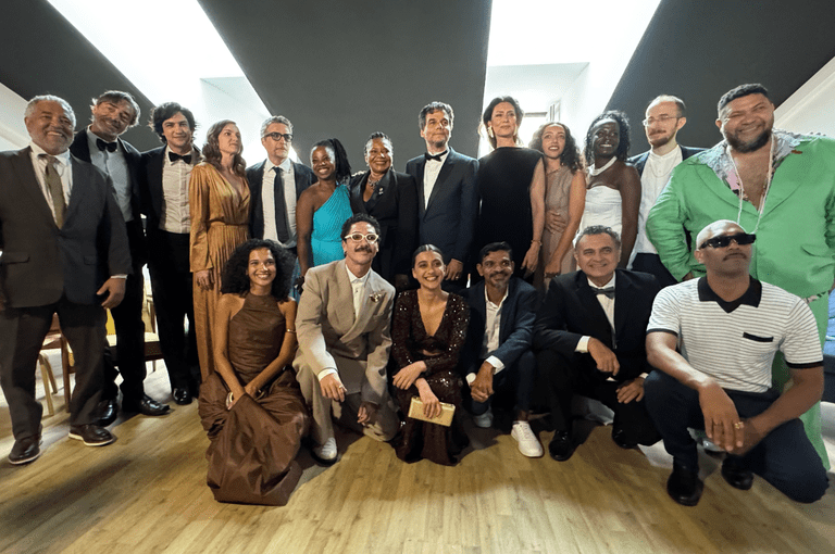 Com frevo, filme brasileiro "O Agente Secreto" tem estreia ovacionada em Cannes 1 "O-Agente-Secreto"-é-um-thriller-ambientado-no-Brasil-de-1977.-Foto:-Ascom/MinC-tvt-news