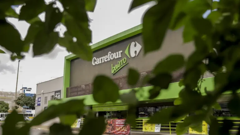 justica-torna-carrefour-reu-vazamento-oleo-santos-se-o-carrefour-for-condenado-podera-ter-que-pagar-multas-custear-projetos-ambientais-e-ter-o-estabelecimento-interditado-foto-joedson alves-agencia-brasil