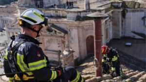 instalada-chamine-na-capela-sistina-que-anunciara-novo-papa-fumaca-branca-indica-que-um-novo-papa-foi-escolhido-foto-reproducao-vatican-news-tvt-news