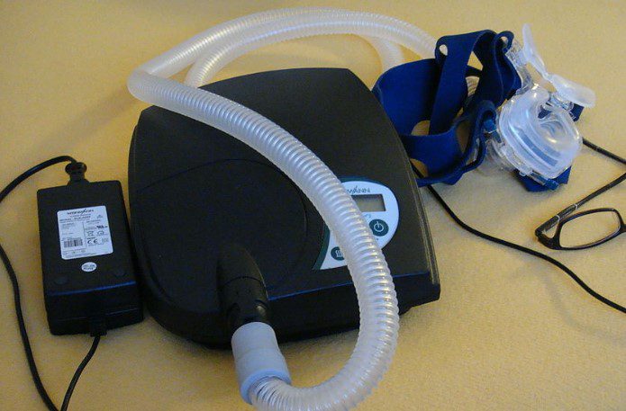 Sleepmaxxing: entenda a trend que pretende melhorar a qualidade do sono 2 sleepmaxxing-entenda-a-trend-que-pretende-melhorar-a-qualidade-do-sono-exame-pode-indicar-o-uso-de-cpap-aparelhos-que-reduzem-apneia-e-o-ronco-e-melhoram-a-qualidade-do-sono-foto-wikimedia-commons-tvt-newss