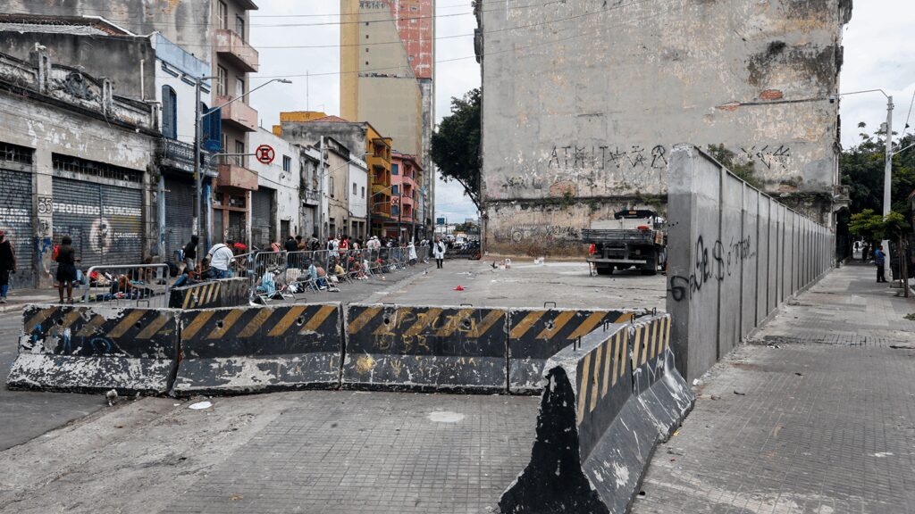 Cracolândia sumiu? O que está acontecendo? 1 cracolandia-sumiu-o-que-esta-acontecendo-apos-erguer-muro-que-segregava-a-prefeitura-fez-a-cracolandia-sumir-foto-paulo-pinto-agencia-brasil-tvt-news