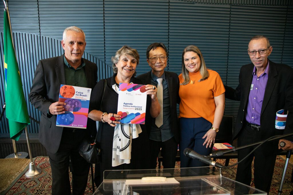 Fenae 54 anos: entidade recebe homenagem na Câmara dos Deputados 2 fenae-54-anos-entidade-recebe-homenagem-na-camara-dos-deputados-o-caderno-dos-estados-e-a-agenda-politico-institucional-materiais-organizados-pela-fenae-e-contraf-cut-fortalecem-mobilizacao-em-defesa-da-caixa-100-publica-e-dos-direitos-dos-trabalhadores-foto-fenae-tvt-news