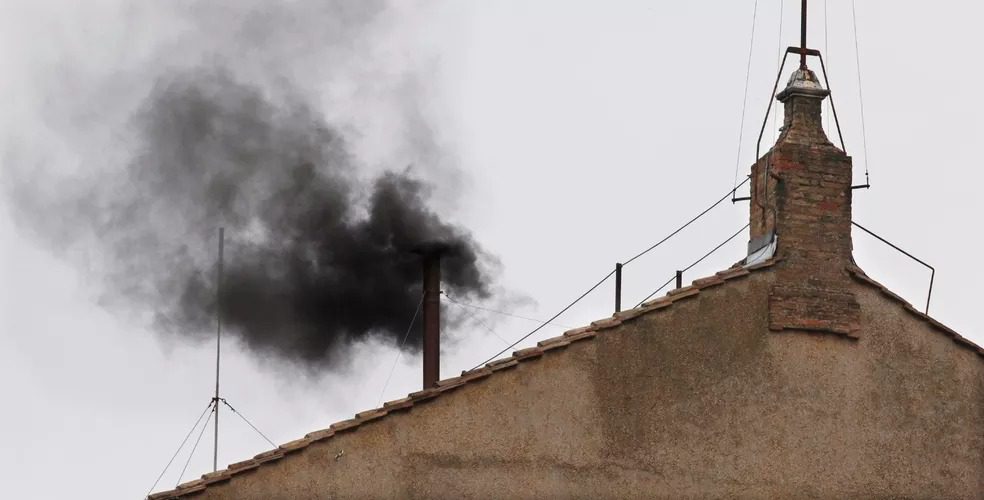 Fumaça preta na Capela Sistina