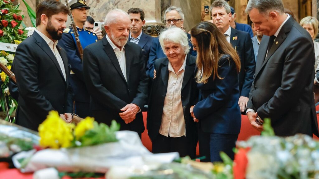 Lula se despede de Pepe Mujica: veja imagens 2 lula-se-despede-de-pepe-mujica-veja-imagens-presidente-lula-se-despede-do-amigo-pepe-mujica-foto-ricardo-stuckert-pr-tvt-news
